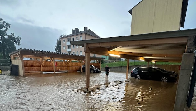 Überall Wasser, das obersteirische Mautern wurde von den Unwettern besonders hart getroffen. (Bild: BI d.V. Stefan Riemelmoser)