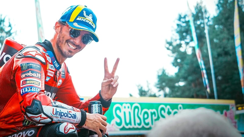 Italian Bagnaia's winning smile. (Bild: Pail Sepp/Sepp Pail)