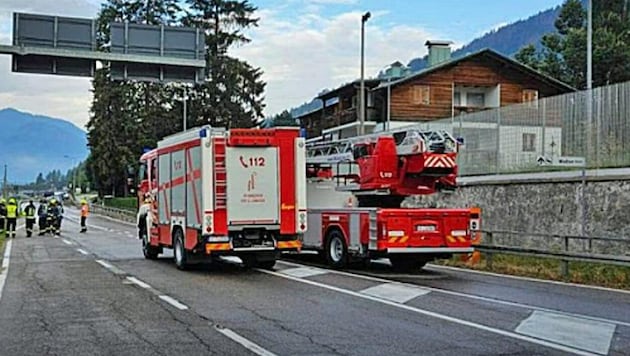 The civil defense called on residents not to leave their homes during the operation. (Bild: RAI)