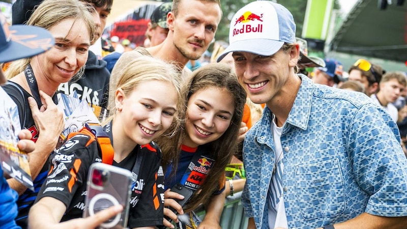 Mountainbike-Star Fabio Widmer hatte Zeit für die Fans – vor Kurzem durfte der Motorsport-Fan am Ring selbst ein MotoGP-Bike fahren. (Bild: Lucas Pripfl/Red Bull Ring)