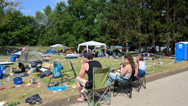 Calm after the party storm: On Sunday, tents and garbage left behind were a reminder of the Frequency Festival. (Bild: Molnar Attila)