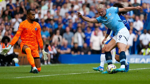 Erling Haaland scores to make it 1:0. (Bild: AP)