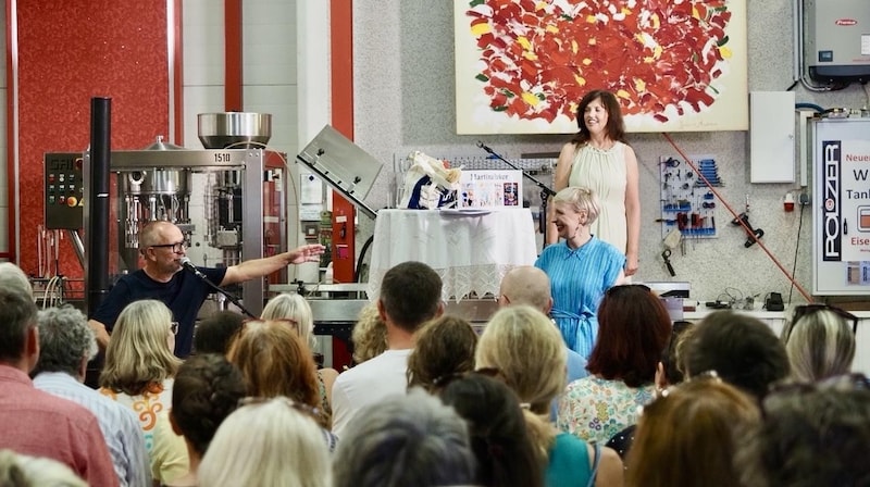 "Eintunkt" at the Polczer winery: Martina Parker opened the wine filling station. (Bild: Schulter Christian)