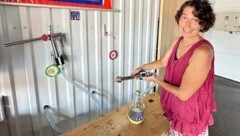 Ein Mal Wein tanken, bitte! Das ist jetzt am Weingut Polczer in Eisenberg an der Pinka möglich. ...