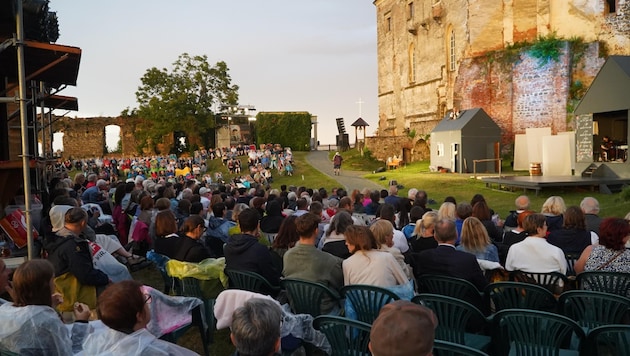 Musical Güssing feierte mit „Anatevka“ das 30-Jahr-Jubiläum. Alle neun Vorstellungen auf der Burg waren ausverkauft. (Bild: Musical Güssing)