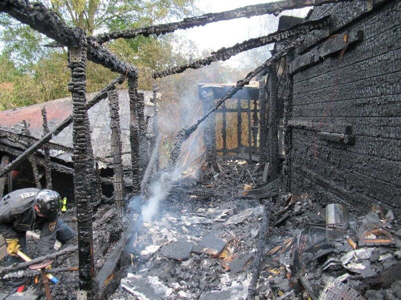 Not much remained of the garden shed. (Bild: BFV Leoben/Demmerer H.)