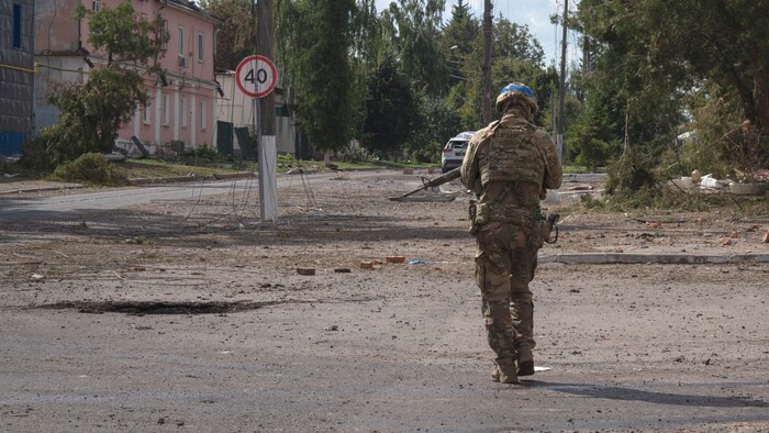 Ein ukrainischer Soldat in der russischen Region Kursk