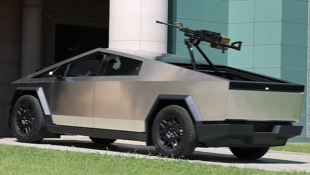 Tesla Cybertruck as a propaganda tank for the Russians (Bild: Telegram @Kadyrov_95)