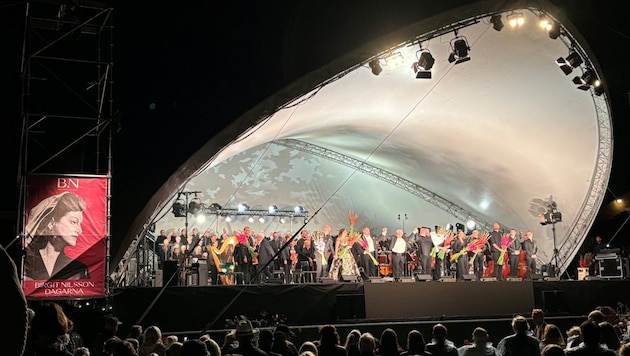 Große Operngala mit Verdis „Maskenball“ in der Tennisarena von Båstad in Südschweden  (Bild: Stefan Musil)