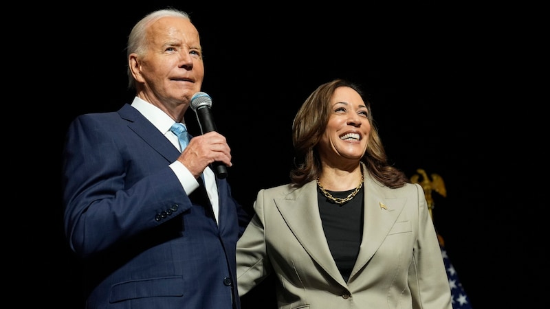 Kamala Harris und der amtierende US-Präsident Joe Biden (Bild: AP/AP Photo/Susan Walsh)