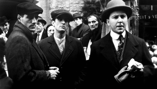 John Aprea, Robert De Niro and Bruno Kirby, 1974 in "The Godfather - Part II" (Bild: Everett Collection / picturedesk.com)