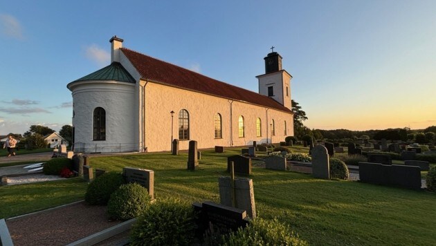 Die Kirche von Västra Karup, wo Matilda Sterby ein Konzert gab (Bild: Stefan Musil)