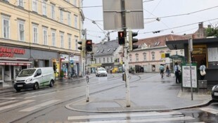 Am Dietrichsteinplatz schlugen die Hooligans normale Fans nieder. (Bild: Jauschowetz Christian/Christian Jauschowetz)