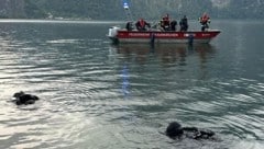 Tieftaucher der Wasserrettung bargen die Leiche aus 70 Metern Tiefe. (Bild: Wasserrettung OÖ)