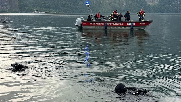 Tieftaucher der Wasserrettung bargen die Leiche aus 70 Metern Tiefe. (Bild: Wasserrettung OÖ)