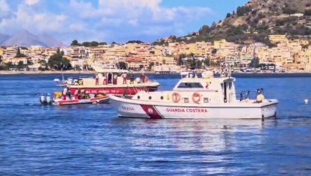 Italy's coastguard off Palermo (Bild: AP/Italian Coast Guard)