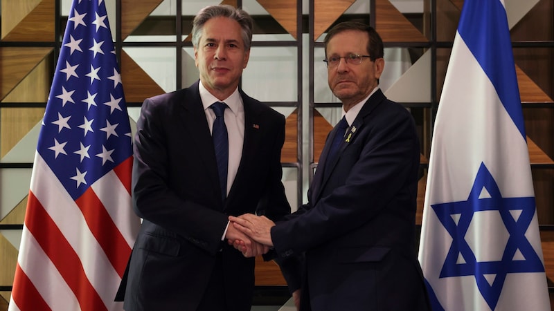 Blinken with Israel's President Isaac Herzog (Bild: AP)