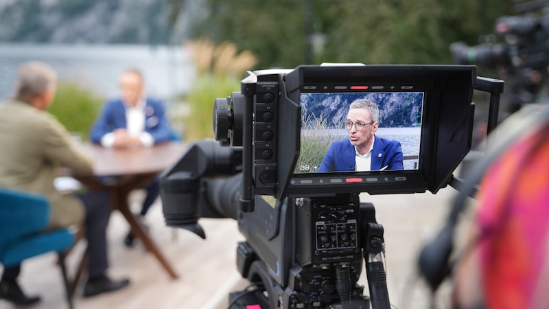 Herbert Kickl während des ORF-„Sommergesprächs“ (Bild: ORF/Roman Zach-Kiesling)