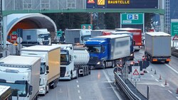 Die Luegbrücke-Sanierung wird in Tirol – da muss man kein Prophet sein – nicht nur beim Lkw-Verkehr für gröbere Probleme sorgen. (Bild: Birbaumer Christof/Krone KREATIV)