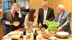 Physiker Werner Gruber, Sportwissenschaftlerin Rhoia Clara Neidenbach, WIFO-Chef Gabriel Felbermayr und Ernährungsmediziner Kurt Widhalm machen sich für die Gesundheit und Lebensperspektiven von Österreichs Kindern stark. (Bild: Jöchl Martin)