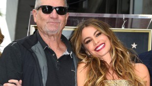 Sofia Vergara zieht Ex-„Modern Family“-Kollege Ed O‘Neill gerne mit seinem Alter auf.