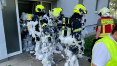 Feuerwehreinsatz nach dem ersten Kellerbrand in Gramatneusiedl (NÖ). (Bild: FF Gramatneusiedl)