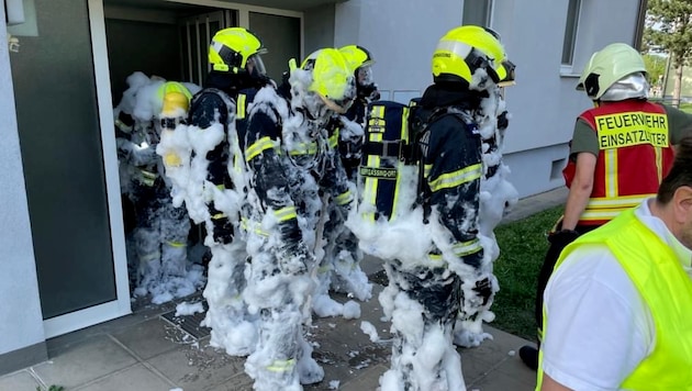 Feuerwehreinsatz nach dem ersten Kellerbrand in Gramatneusiedl (NÖ). (Bild: FF Gramatneusiedl)