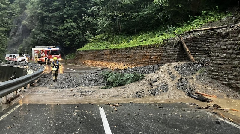 Mudslide near St. Johann: the fire department was in action. (Bild: Freiwillige Feuerwehr Bischofshofen)