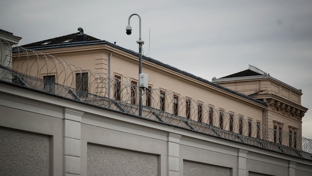 Der Angeklagte sitzt in Wels in der Justzízanstalt ein, während eine neue Anklage gegen ihn fertig ist.  (Bild: Scharinger Daniel)