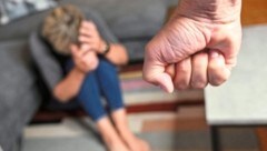 Betroffene Frauen ertragen oft stillschweigend ihr leidvolles Schicksal.