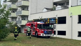 Die Feuerwehr musste bei dem aufsehenerregenden Polizeieinsatz zu Hilfe gerufen werden.