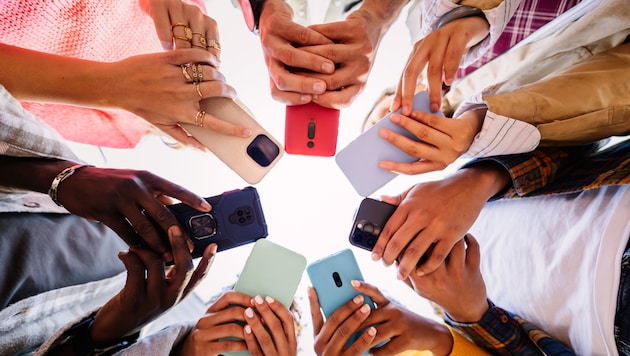 Kontrollverlust, Dosissteigerung und psychische und körperliche Entzugssymptome sind Anzeichen ...