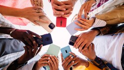 Kontrollverlust, Dosissteigerung und psychische und körperliche Entzugssymptome sind Anzeichen ...