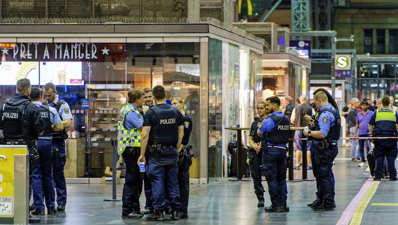 The crime scene at Frankfurt Central Station, platforms 8 to 10 (Bild: APA/dpa/Andreas Arnold)