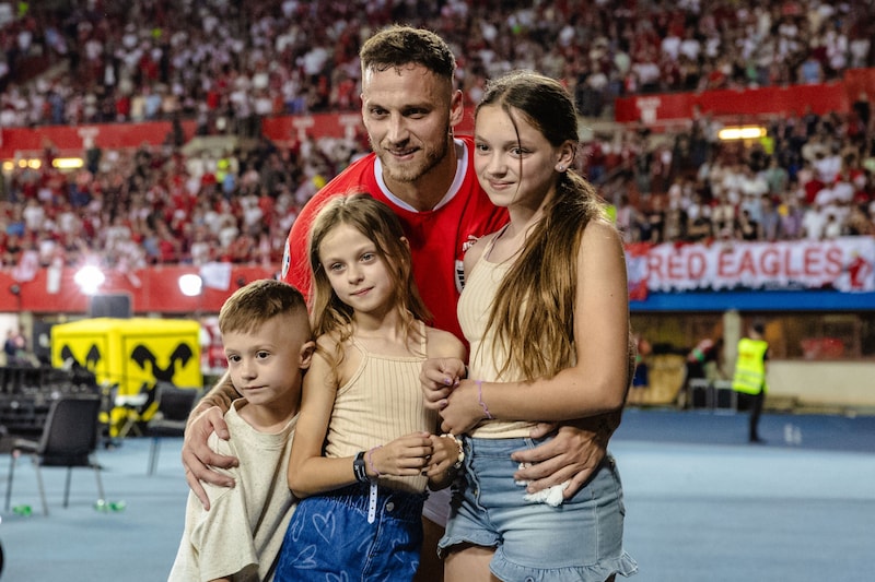 Arnautović hier mit seinen Kids und am 7.9. in der PlusCity (Bild: Mario Urbantschitsch)