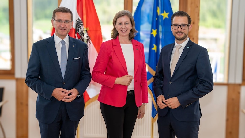 The state councillors for economic affairs are delighted: Markus Achleitner (Upper Austria), Barbara Eibinger-Miedl (Styria), Sebastian Schuschnig (Carinthia). ( (Bild: AUGSTEIN Medien)