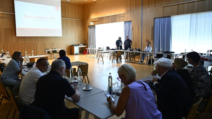 The Linz city party executive of the SPÖ before the start of the meeting in Langenlois.