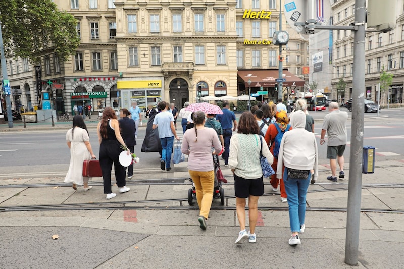 The green phase at Schwarzenbergplatz/corner of Kärntner Ring is far too short. (Bild: Jöchl Martin/Martin Jöchl)