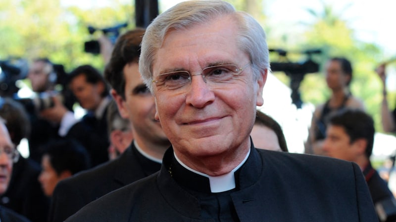 Jean-Michel Di Falco will lead the funeral service for Alain Delon. The priest was asked to do so by the actor. (Bild: APA/AFP/Anne-Christine POUJOULAT)