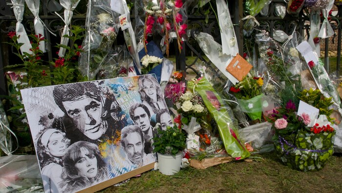 Fans mourn the loss of Alain Delon.
