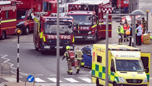 Tragischer Großeinsatz für die Einsatzkräfte in England (Archivbild) (Bild: AFP/Daniel Leal)