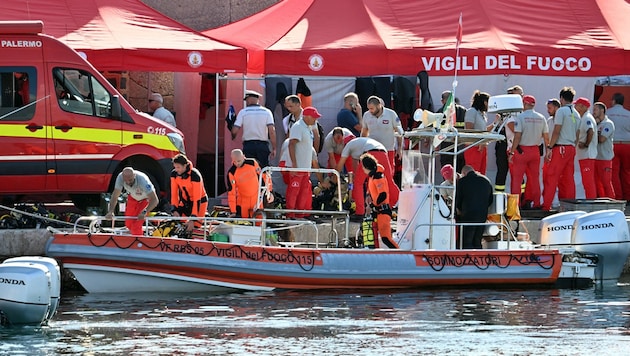 The threads of the salvage operation are coming together in the port of Porticello near Palermo. (Bild: AFP/Alberto Pizzoli)