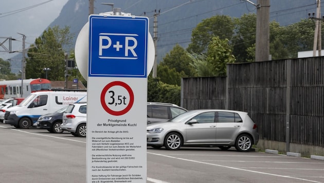 Signs indicate the parking ban (Bild: Tschepp Markus)