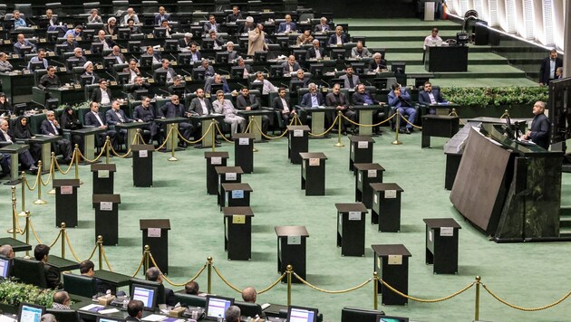 Im Parlament im Iran sitzen fast ausschließlich Männer. (Bild: AFP/Atta Kenare)