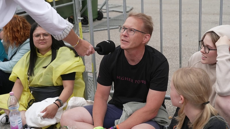 Familie Sträter verbindet das Konzert mit einem Österreich-Urlaub. (Bild: krone.tv)