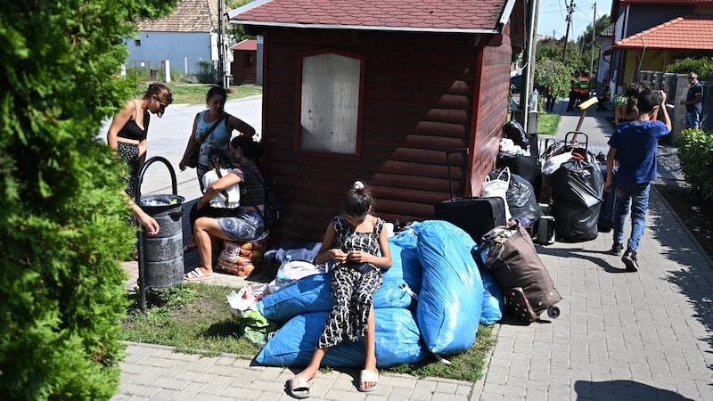 Insgesamt haben etwa 46.000 Ukrainerinnen und Ukrainer Schutzstatus in Ungarn beantragt. (Bild: AFP/Attila Kisbenedek)