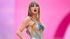 Nach den Absagen der Wien-Konzerte bekam Taylor Swift in London eine „VVIP“-Begleitung der Polizei in London. (Bild: AP/Scott A Garfitt/Invision)