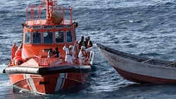 Laut spanischem Innenministerium könnte es bis Jahresende zu einer humanitären Katastrophe kommen. (Bild: AFP)