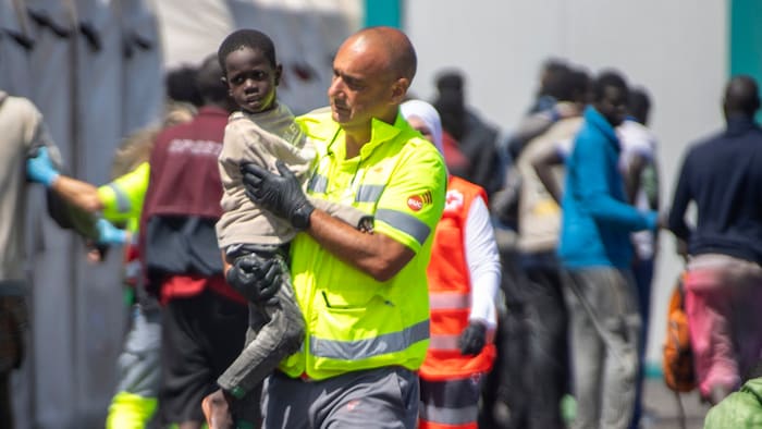 Es sollen sich bereits 5200 minderjährige Migranten auf den Inseln befinden. 