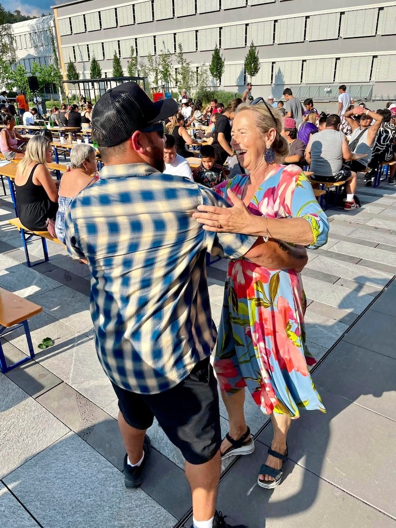 Ein Tänzchen mit Ingrid Bachler stand auch am Programm. (Bild: Gery Valtiner)